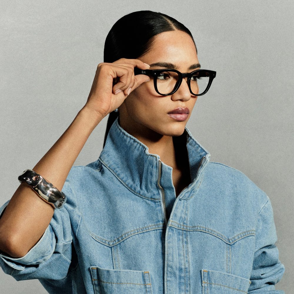 Woman wearing Ray-Ban Meta glasses